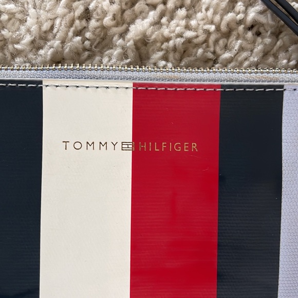 Tommy Hilfiger Pouch Clutch ☁️ - Picture 3 of 5